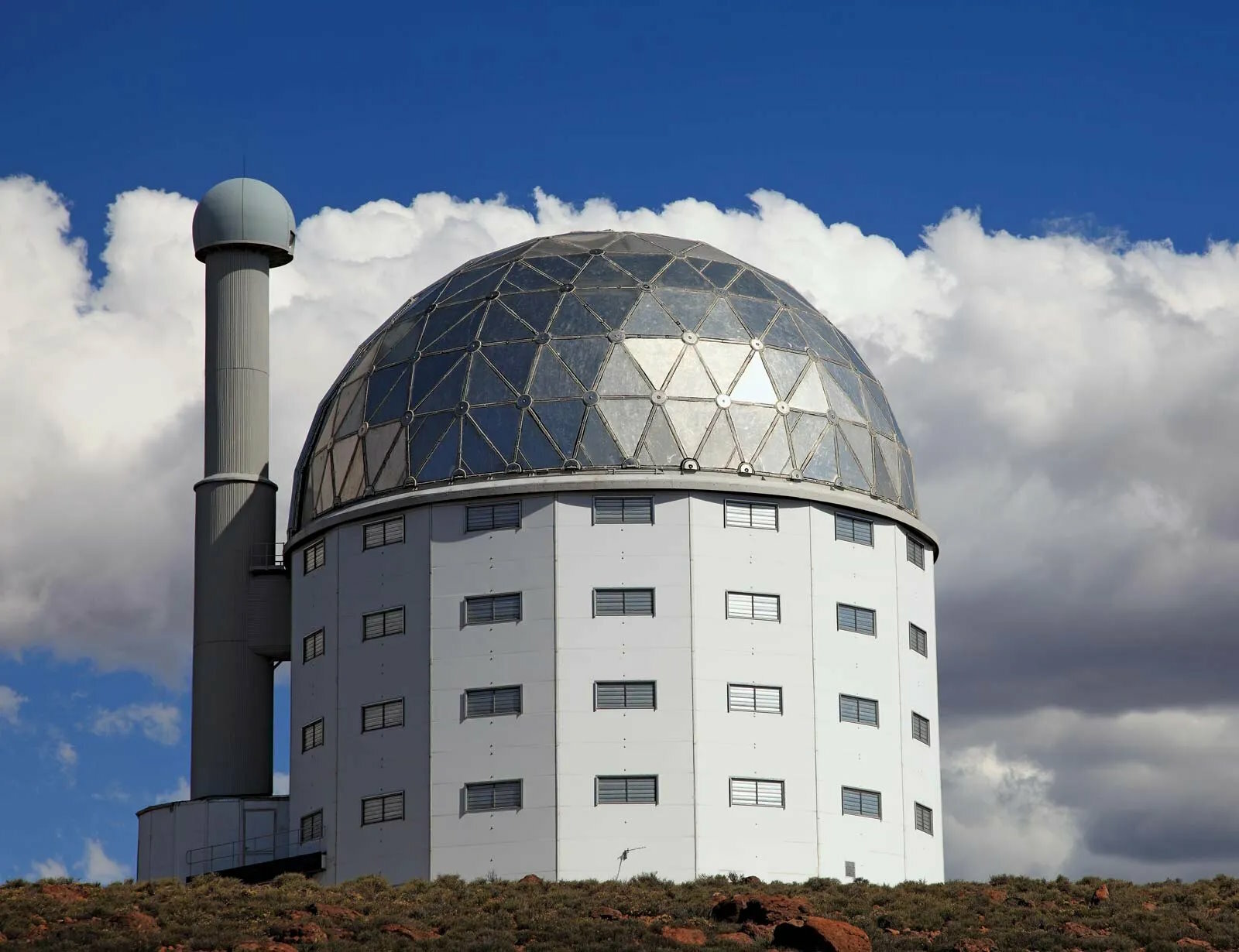 A Cosmic Safari: South African Astronomy from Tradition to Innovation