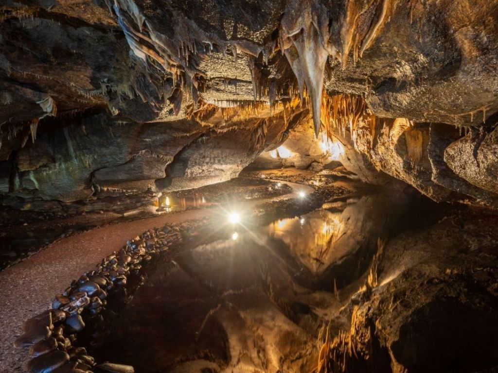 a pic of the marble arch caves
